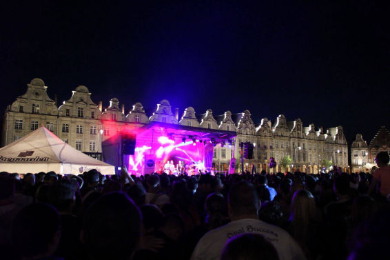 Concert sur la grand place d'Arras pour la fête de la musique.
